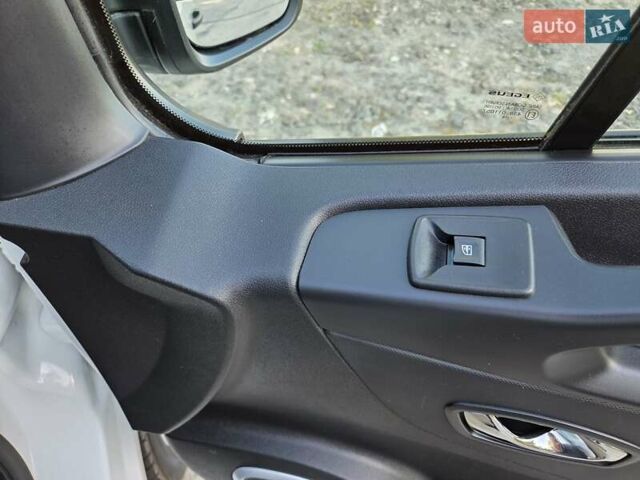 Білий Опель Віваро, об'ємом двигуна 1.6 л та пробігом 245 тис. км за 14800 $, фото 34 на Automoto.ua