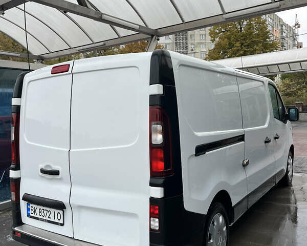 Белый Опель Виваро, объемом двигателя 1.6 л и пробегом 174 тыс. км за 12900 $, фото 3 на Automoto.ua