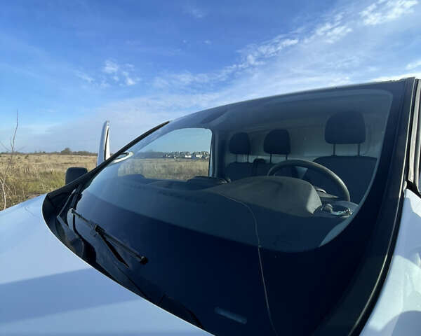 Белый Опель Виваро, объемом двигателя 1.6 л и пробегом 268 тыс. км за 9700 $, фото 10 на Automoto.ua