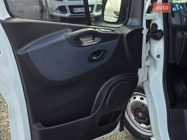 Білий Опель Віваро, об'ємом двигуна 1.6 л та пробігом 199 тис. км за 10999 $, фото 15 на Automoto.ua