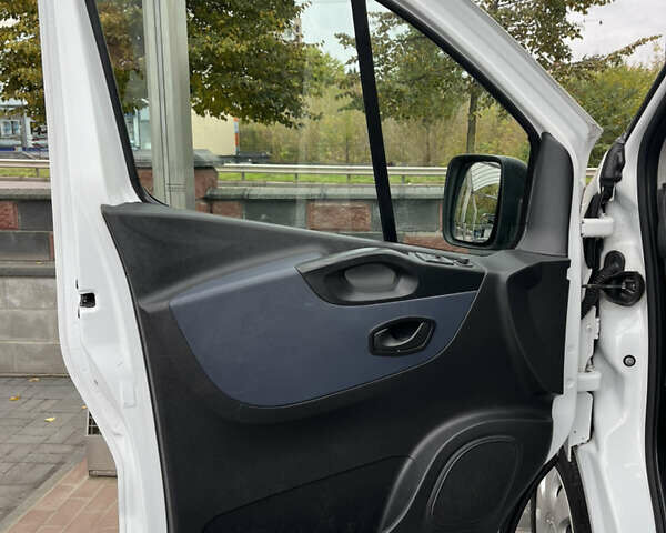 Белый Опель Виваро, объемом двигателя 1.6 л и пробегом 174 тыс. км за 12900 $, фото 15 на Automoto.ua