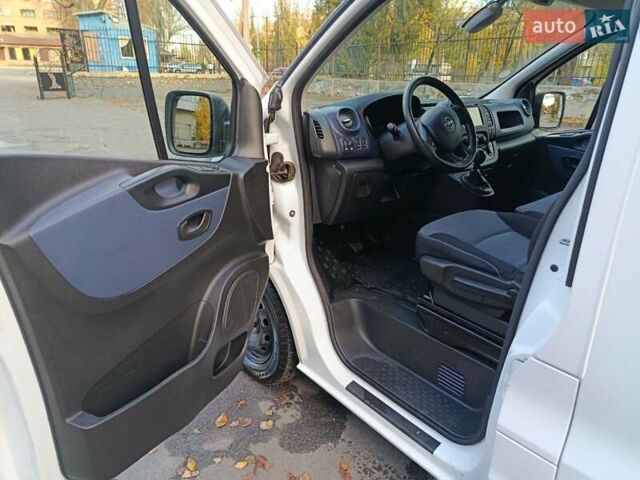 Білий Опель Віваро, об'ємом двигуна 1.6 л та пробігом 179 тис. км за 12800 $, фото 5 на Automoto.ua
