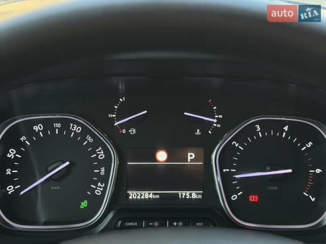 Белый Опель Виваро, объемом двигателя 2 л и пробегом 202 тыс. км за 18999 $, фото 25 на Automoto.ua