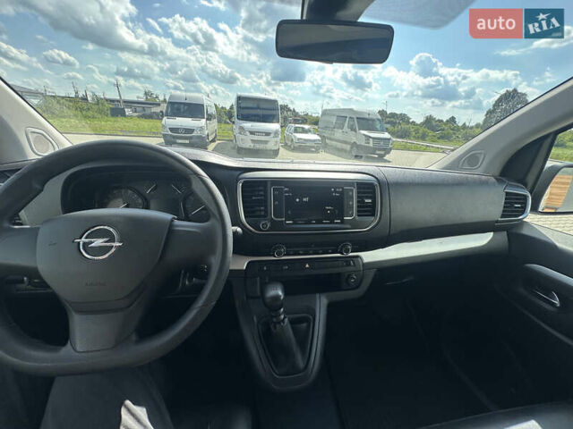 Белый Опель Виваро, объемом двигателя 1.5 л и пробегом 239 тыс. км за 13000 $, фото 1 на Automoto.ua