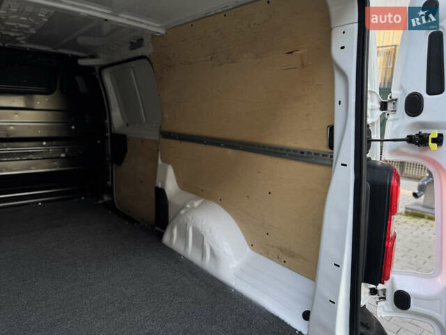 Белый Опель Виваро, объемом двигателя 2 л и пробегом 202 тыс. км за 18999 $, фото 19 на Automoto.ua