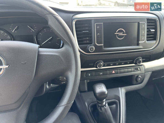 Белый Опель Виваро, объемом двигателя 1.5 л и пробегом 239 тыс. км за 13000 $, фото 14 на Automoto.ua