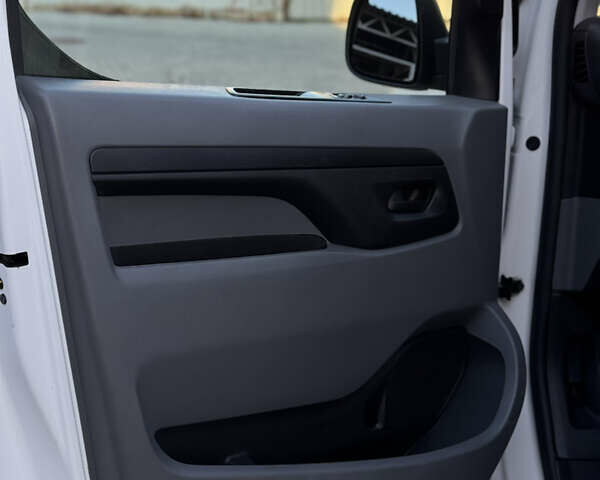 Белый Опель Виваро, объемом двигателя 2 л и пробегом 202 тыс. км за 18999 $, фото 9 на Automoto.ua