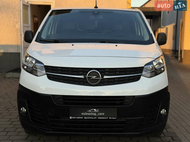 Белый Опель Виваро, объемом двигателя 2 л и пробегом 202 тыс. км за 18999 $, фото 2 на Automoto.ua
