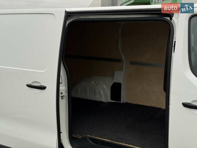 Белый Опель Виваро, объемом двигателя 2 л и пробегом 203 тыс. км за 18900 $, фото 14 на Automoto.ua