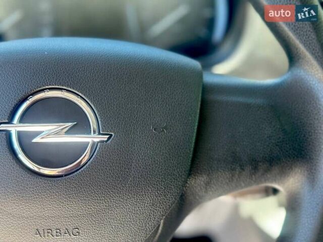 Білий Опель Віваро, об'ємом двигуна 1.5 л та пробігом 82 тис. км за 18900 $, фото 23 на Automoto.ua