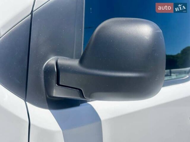 Білий Опель Віваро, об'ємом двигуна 1.5 л та пробігом 82 тис. км за 19900 $, фото 14 на Automoto.ua