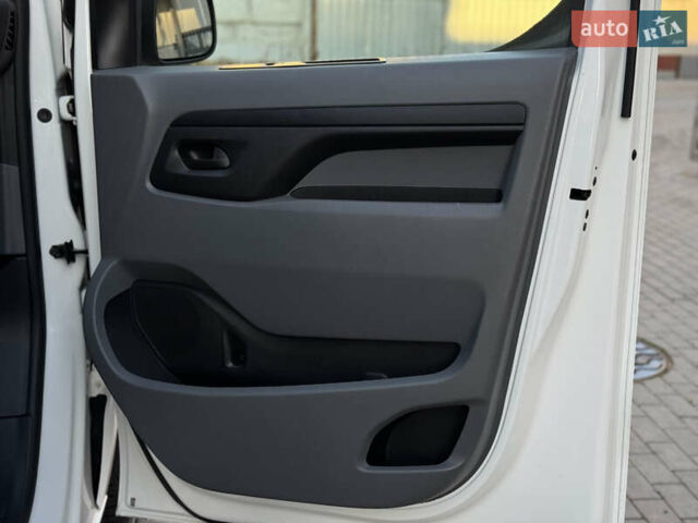 Белый Опель Виваро, объемом двигателя 2 л и пробегом 202 тыс. км за 18999 $, фото 21 на Automoto.ua