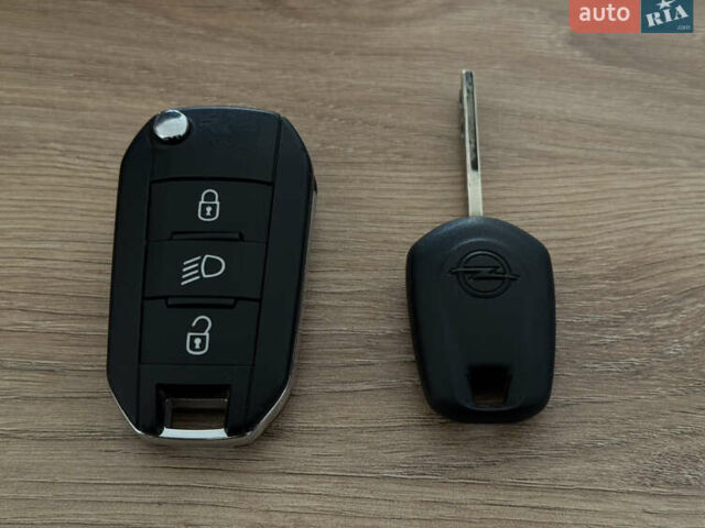 Белый Опель Виваро, объемом двигателя 2 л и пробегом 202 тыс. км за 18999 $, фото 7 на Automoto.ua