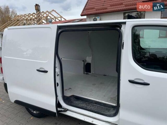Белый Опель Виваро, объемом двигателя 2 л и пробегом 210 тыс. км за 16200 $, фото 3 на Automoto.ua