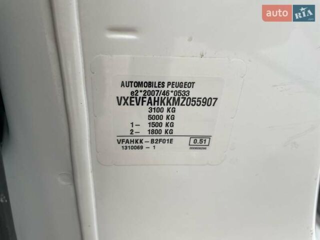 Белый Опель Виваро, объемом двигателя 2 л и пробегом 210 тыс. км за 16200 $, фото 2 на Automoto.ua