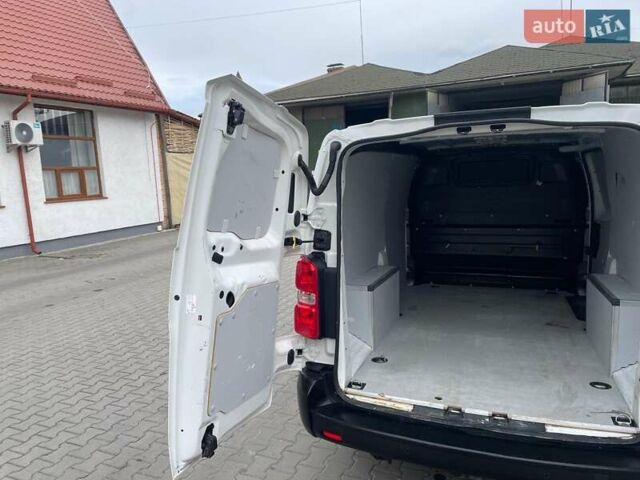 Белый Опель Виваро, объемом двигателя 2 л и пробегом 210 тыс. км за 16200 $, фото 7 на Automoto.ua