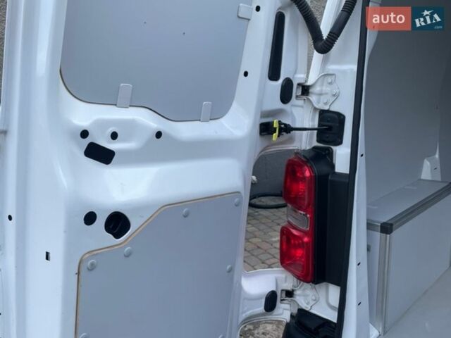 Білий Опель Віваро, об'ємом двигуна 1.5 л та пробігом 120 тис. км за 14800 $, фото 26 на Automoto.ua