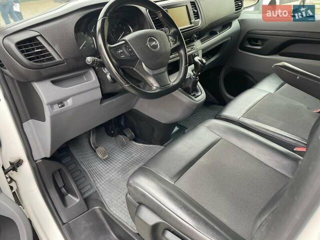 Белый Опель Виваро, объемом двигателя 2 л и пробегом 210 тыс. км за 16200 $, фото 9 на Automoto.ua