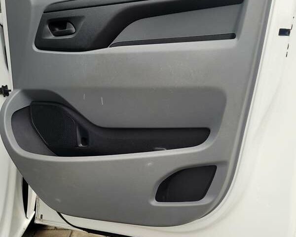 Белый Опель Виваро, объемом двигателя 2 л и пробегом 41 тыс. км за 22500 $, фото 14 на Automoto.ua