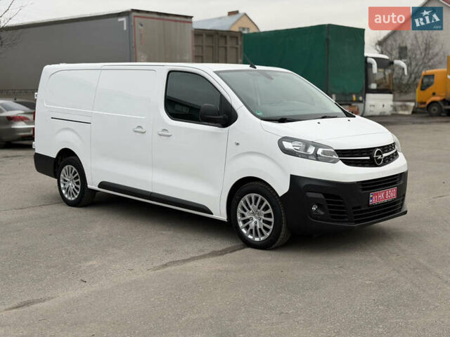 Белый Опель Виваро, объемом двигателя 2 л и пробегом 109 тыс. км за 19200 $, фото 1 на Automoto.ua