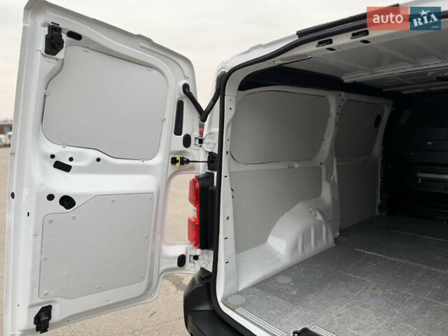 Белый Опель Виваро, объемом двигателя 2 л и пробегом 109 тыс. км за 19200 $, фото 8 на Automoto.ua