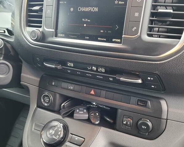 Белый Опель Виваро, объемом двигателя 2 л и пробегом 41 тыс. км за 22500 $, фото 9 на Automoto.ua