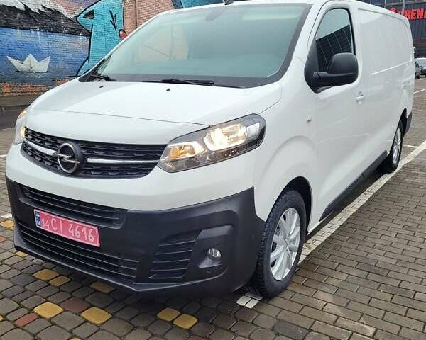 Белый Опель Виваро, объемом двигателя 2 л и пробегом 41 тыс. км за 22500 $, фото 1 на Automoto.ua
