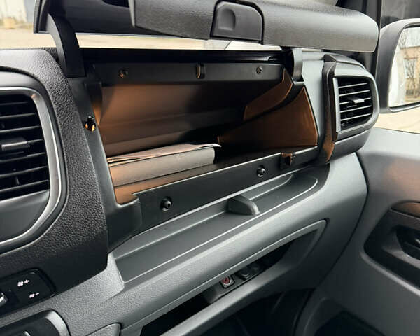 Белый Опель Виваро, объемом двигателя 2 л и пробегом 109 тыс. км за 19200 $, фото 29 на Automoto.ua