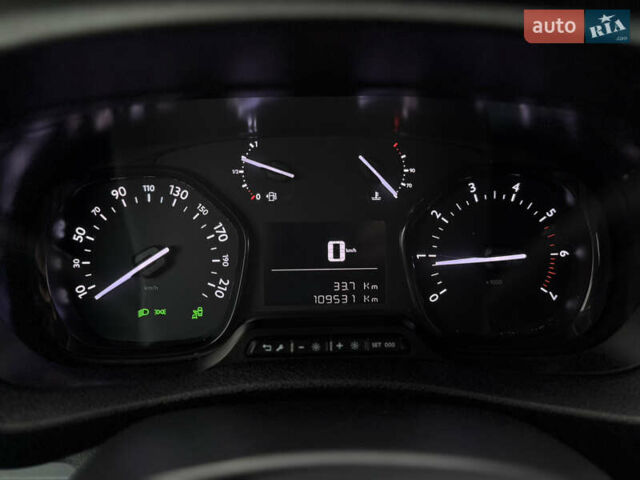 Белый Опель Виваро, объемом двигателя 2 л и пробегом 109 тыс. км за 19200 $, фото 23 на Automoto.ua