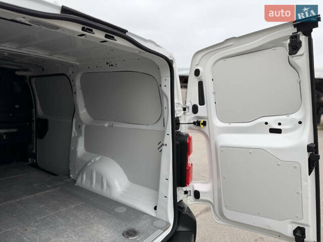 Белый Опель Виваро, объемом двигателя 2 л и пробегом 109 тыс. км за 19200 $, фото 9 на Automoto.ua