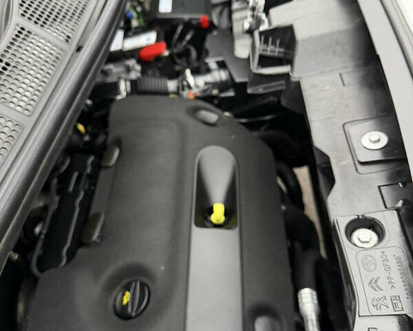 Белый Опель Виваро, объемом двигателя 2 л и пробегом 109 тыс. км за 19200 $, фото 32 на Automoto.ua