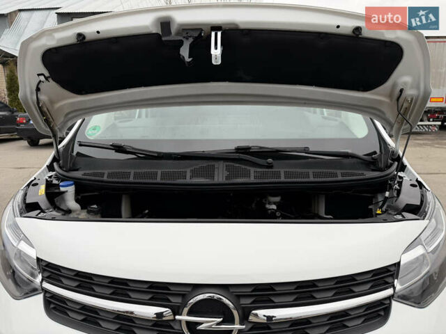 Белый Опель Виваро, объемом двигателя 2 л и пробегом 109 тыс. км за 19200 $, фото 34 на Automoto.ua