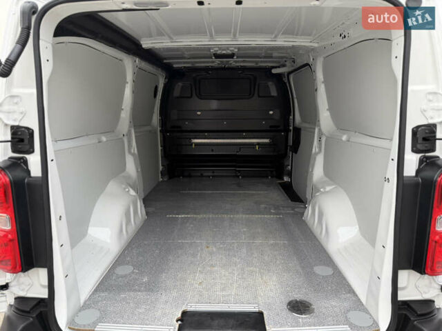 Белый Опель Виваро, объемом двигателя 2 л и пробегом 109 тыс. км за 19200 $, фото 10 на Automoto.ua