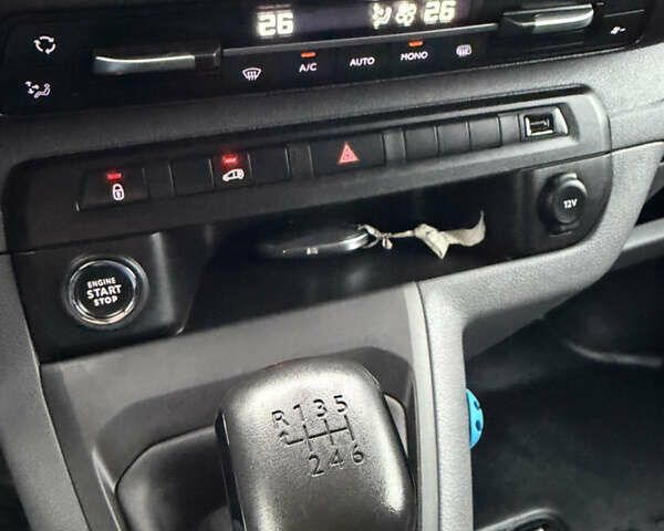 Белый Опель Виваро, объемом двигателя 2 л и пробегом 109 тыс. км за 19200 $, фото 26 на Automoto.ua