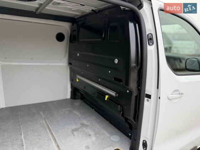 Белый Опель Виваро, объемом двигателя 2 л и пробегом 109 тыс. км за 19200 $, фото 12 на Automoto.ua