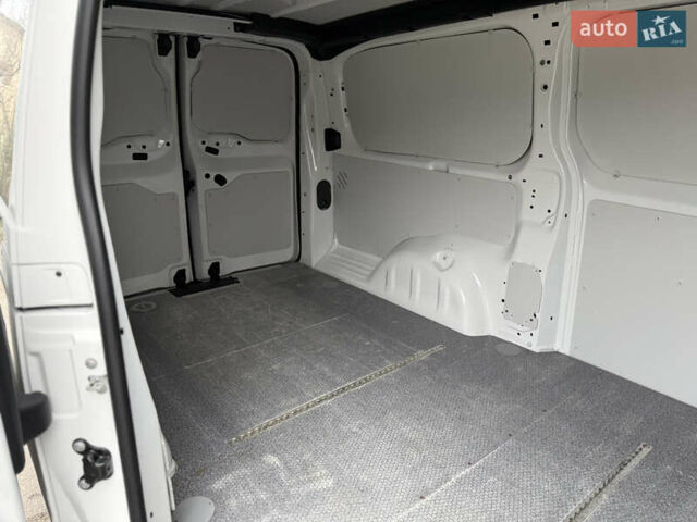 Белый Опель Виваро, объемом двигателя 2 л и пробегом 109 тыс. км за 19200 $, фото 11 на Automoto.ua