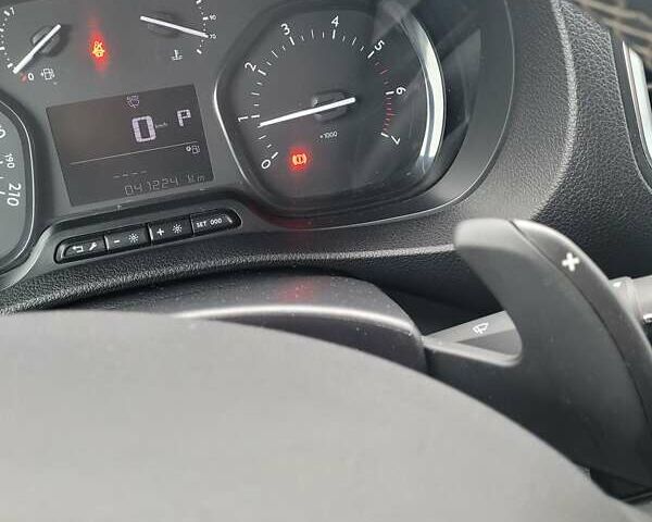 Белый Опель Виваро, объемом двигателя 2 л и пробегом 41 тыс. км за 22500 $, фото 23 на Automoto.ua