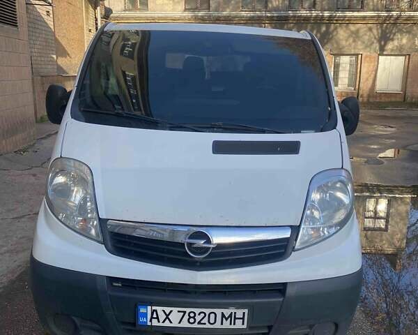 Білий Опель Віваро, об'ємом двигуна 2 л та пробігом 320 тис. км за 6200 $, фото 1 на Automoto.ua