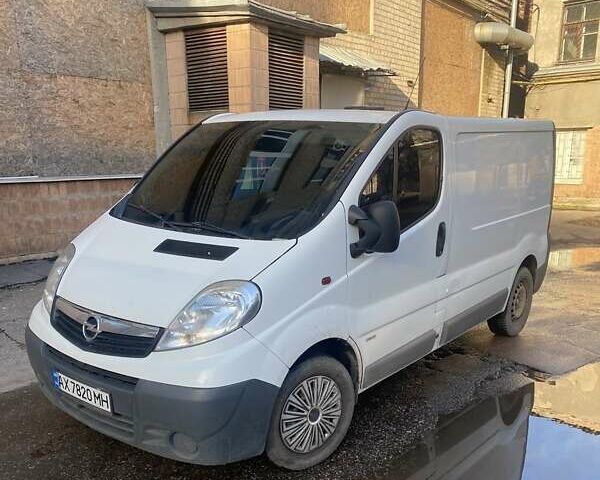Білий Опель Віваро, об'ємом двигуна 2 л та пробігом 320 тис. км за 6200 $, фото 2 на Automoto.ua