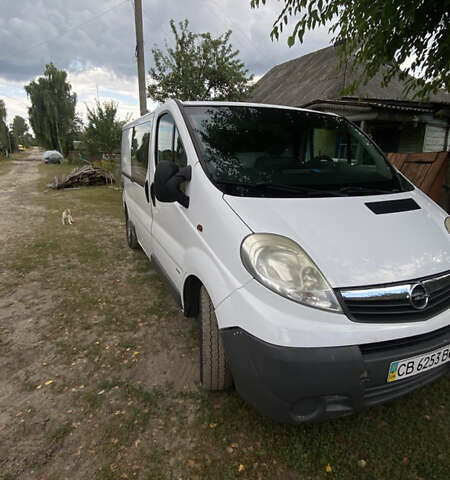 Белый Опель Виваро, объемом двигателя 2 л и пробегом 295 тыс. км за 8000 $, фото 2 на Automoto.ua