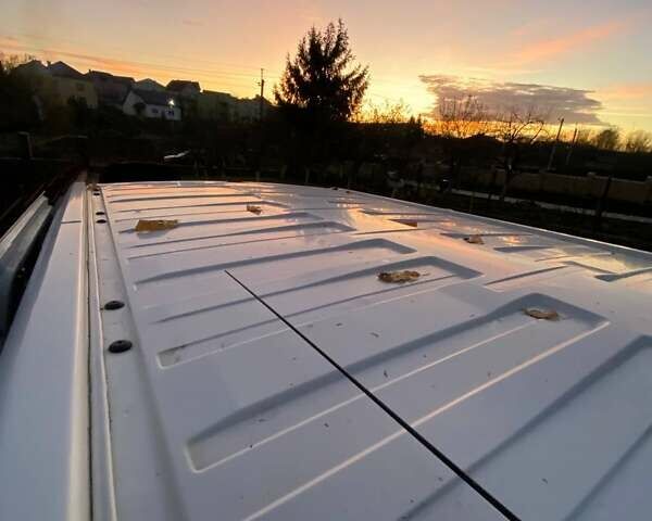 Белый Опель Виваро, объемом двигателя 1.6 л и пробегом 130 тыс. км за 15000 $, фото 20 на Automoto.ua