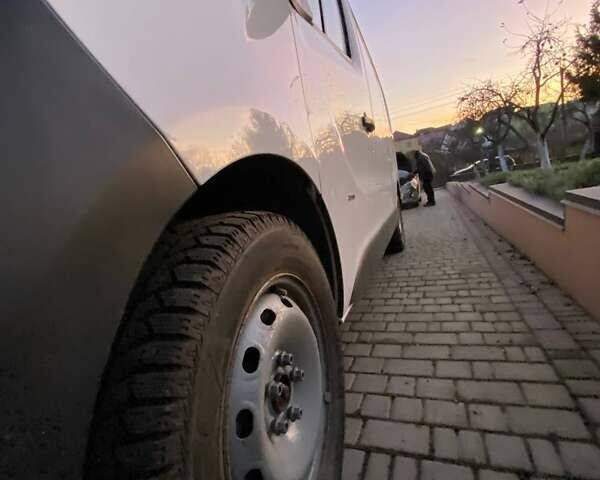 Белый Опель Виваро, объемом двигателя 1.6 л и пробегом 130 тыс. км за 15000 $, фото 10 на Automoto.ua