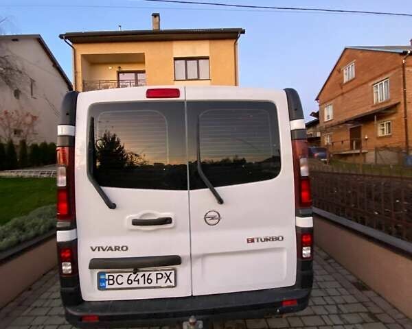 Белый Опель Виваро, объемом двигателя 1.6 л и пробегом 130 тыс. км за 15000 $, фото 3 на Automoto.ua