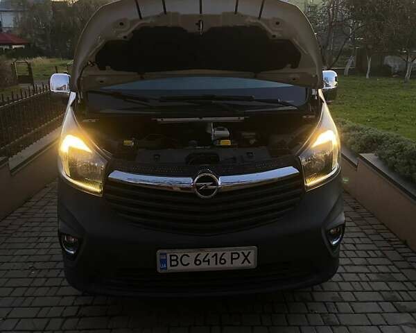 Белый Опель Виваро, объемом двигателя 1.6 л и пробегом 130 тыс. км за 15000 $, фото 27 на Automoto.ua