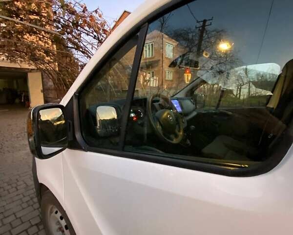 Белый Опель Виваро, объемом двигателя 1.6 л и пробегом 130 тыс. км за 15000 $, фото 8 на Automoto.ua