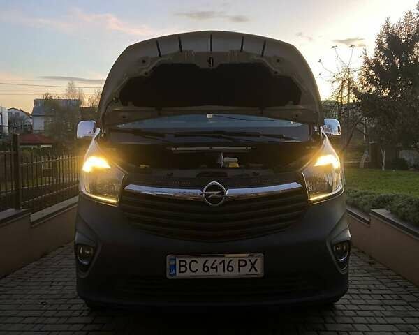 Белый Опель Виваро, объемом двигателя 1.6 л и пробегом 130 тыс. км за 15000 $, фото 26 на Automoto.ua