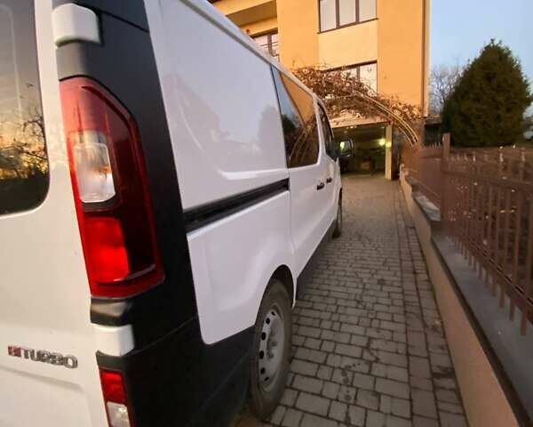 Белый Опель Виваро, объемом двигателя 1.6 л и пробегом 130 тыс. км за 15000 $, фото 5 на Automoto.ua