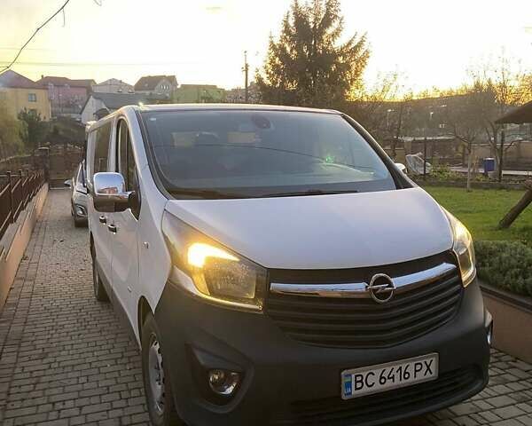 Белый Опель Виваро, объемом двигателя 1.6 л и пробегом 130 тыс. км за 15000 $, фото 24 на Automoto.ua