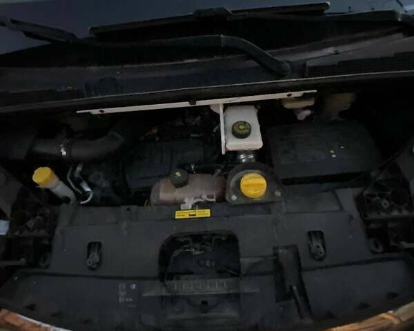 Белый Опель Виваро, объемом двигателя 1.6 л и пробегом 130 тыс. км за 15000 $, фото 25 на Automoto.ua