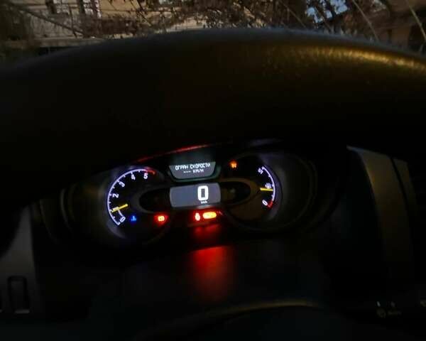 Белый Опель Виваро, объемом двигателя 1.6 л и пробегом 130 тыс. км за 15000 $, фото 19 на Automoto.ua